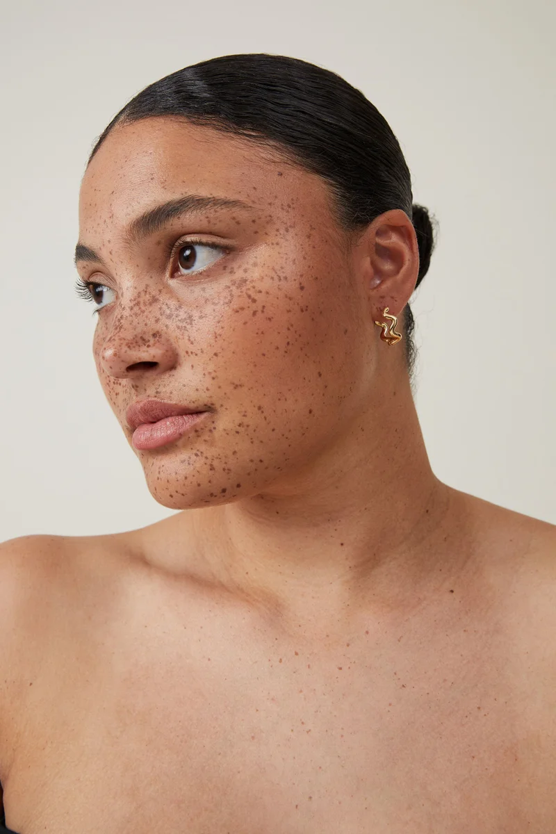 روبي Mid Hoop Earring